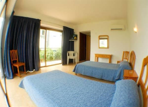 Hostal Residencia Nicolau Сан-Антонио-Абад Экстерьер фото