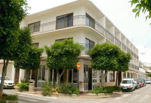 Hostal Residencia Nicolau Сан-Антонио-Абад Экстерьер фото