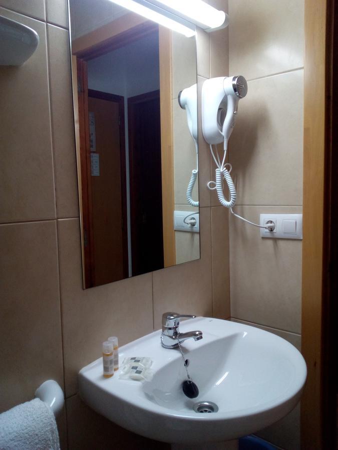 Hostal Residencia Nicolau Сан-Антонио-Абад Экстерьер фото
